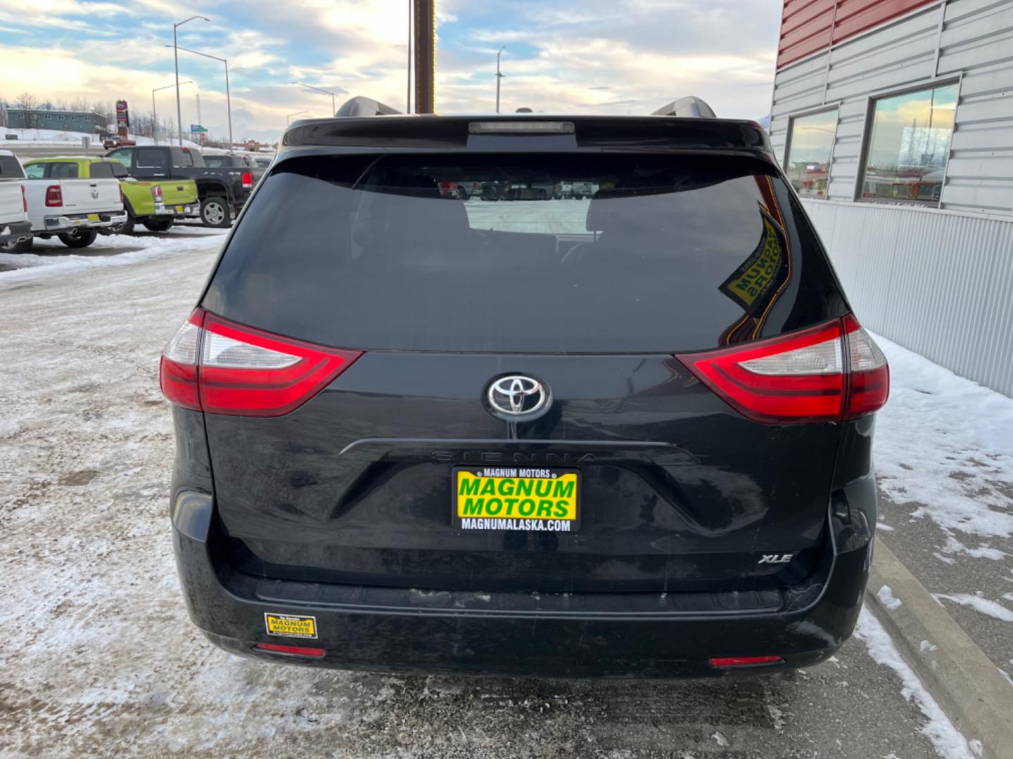 2016 BLACK /Gray Toyota Sienna XLE FWD 8-Passenger V6 (5TDYK3DC5GS) with an 3.5L V6 EFI DOHC 24V engine, 5A transmission, located at 1960 Industrial Drive, Wasilla, 99654, (907) 274-2277, 61.573475, -149.400146 - Photo#3